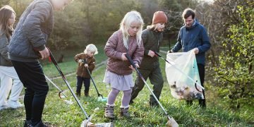 Rekordmange børn skal samle skrald i naturen