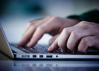 Svindel på nettet: Danskerne bliver narret for trecifret millionbeløb