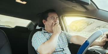 Næsten hver anden bilist har svært ved at holde øjnene åbne