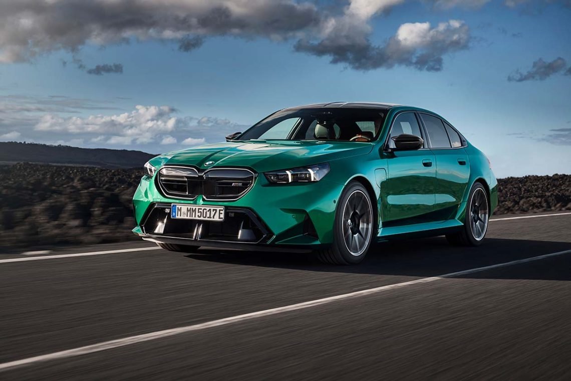 BMW M5 Sedan. Plug-in-hybrid. 727 hk. Bilen er vist med ekstraudstyr. (Foto: BMW / PR)